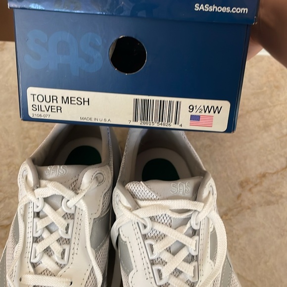 SAS white sneakers BNIB - Picture 4 of 4